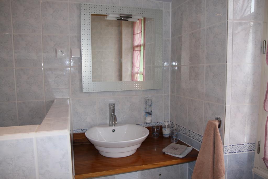Chambre D'Hotes Park Des Collines - Gite Genissieux Ruang foto
